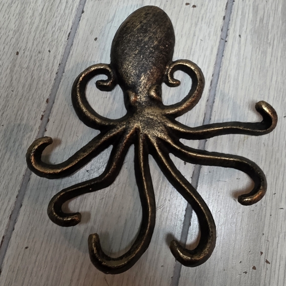 Vintage Other - Vtg Octopuss Cast Iron Key Hook Nautical Wall Decor Decorative Rustic Sea Ocean